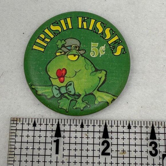 1982 "Irish Kisses 5 cents Frog Pinback Button Pin St. Patrick's Day Paddy - Picture 4 of 5